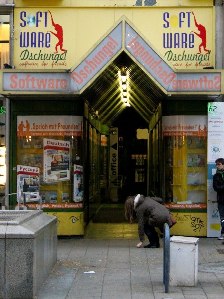 front of a computer store that says Software Dschungel but has a monkey holding the logo and a cd-rom for the O